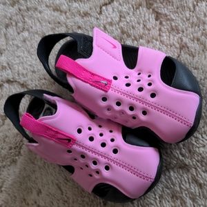 Toddler Nike pink Sandals - size 8